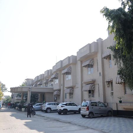 Club Platinum Resort Bahadurgarh Ngoại thất bức ảnh
