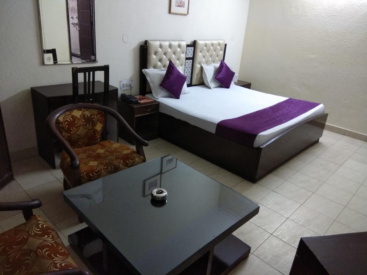 Club Platinum Resort Bahadurgarh Ngoại thất bức ảnh